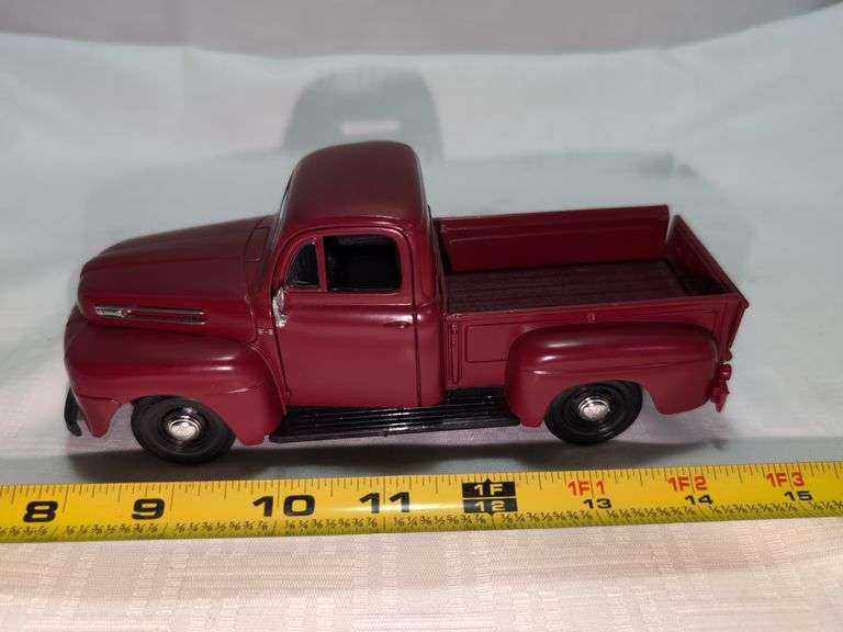 1946 FORD F-1 DIECAST PICKUP TRUCK MODEL