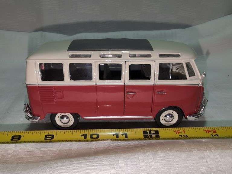 1962 VOLKSWAGEN VAN SAMBA DIECAST CAR MODEL
