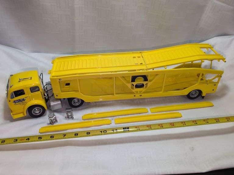 1952 FOUR CAR CARRIER DIECAST TRUCK/TRAILER MODEL