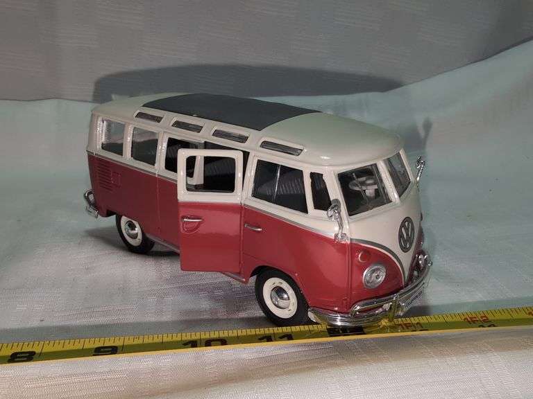 1962 VOLKSWAGEN VAN SAMBA DIECAST CAR MODEL