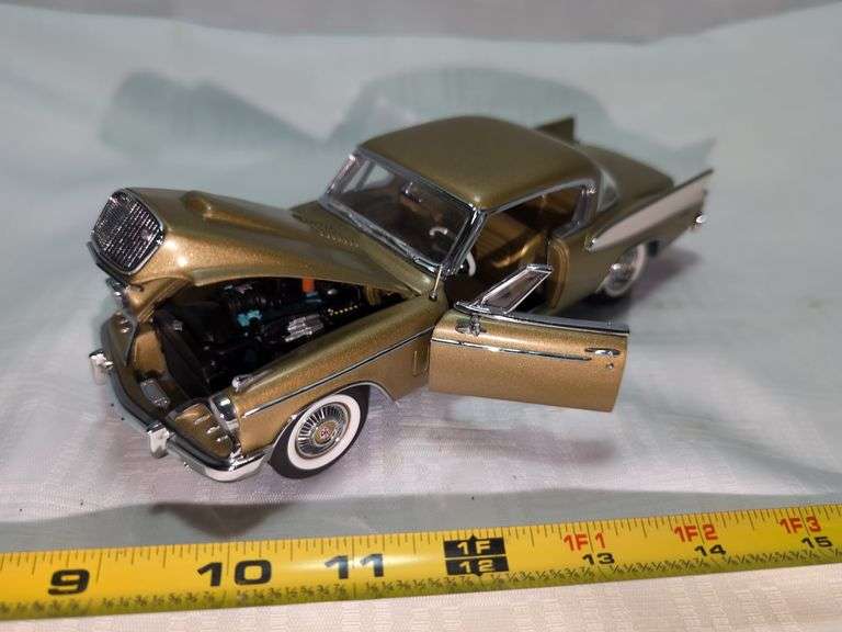 1957 STUDEBAKER GOLDEN HAWK DIECAST CAR MODEL