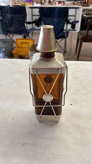 DECANTER WITH SHOT GLASS