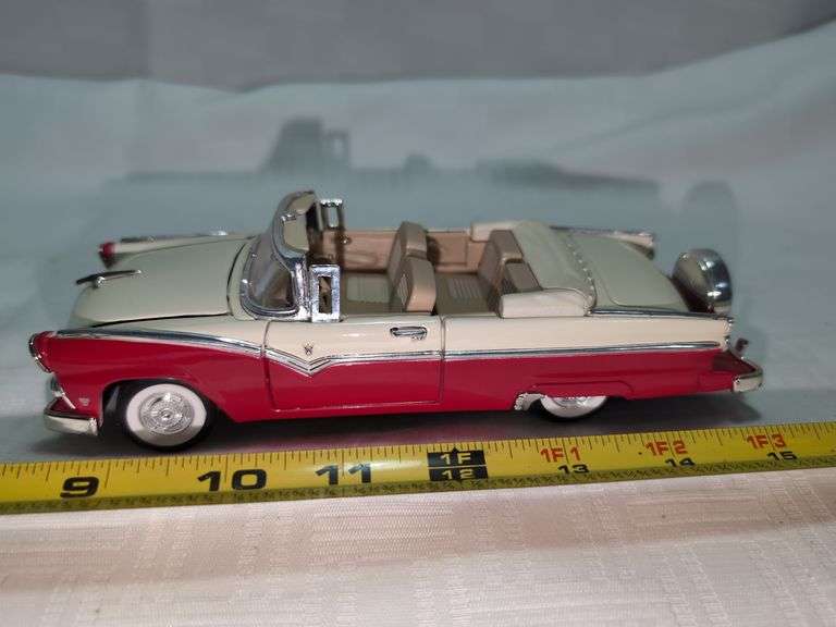 1955 FORD CROWN VICTORIA DIECAST CAR MODEL