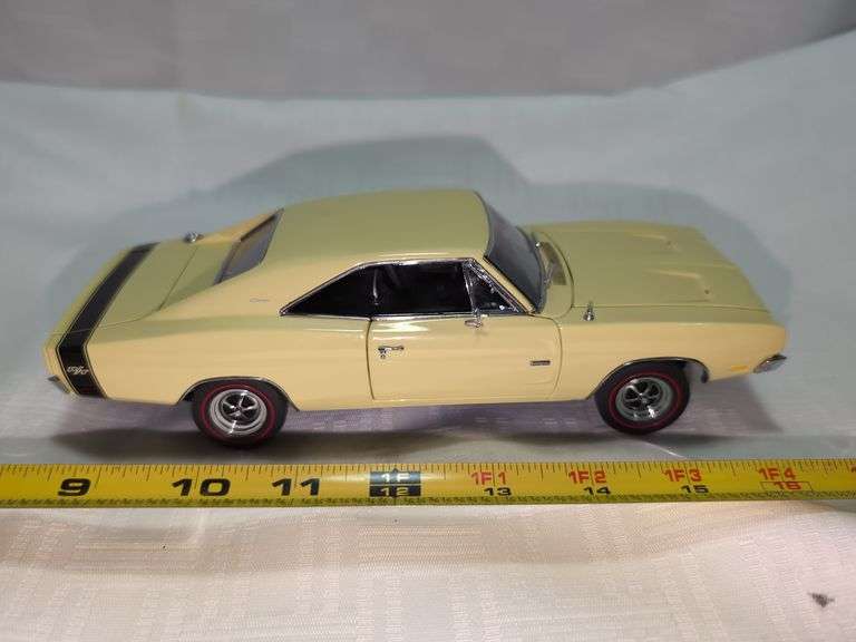 1969 DODGE CHARGER R/T DIECAST CAR MODEL