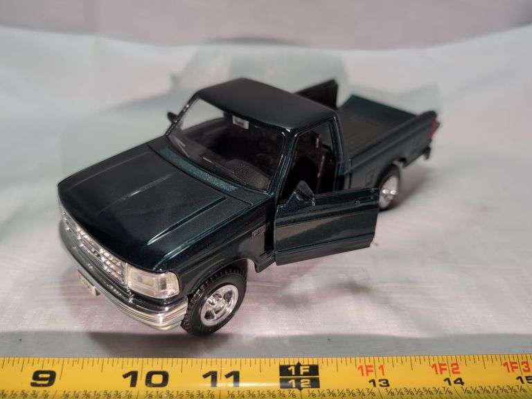 1995 FORD F-150 DIECAST PICKUP TRUCK MODEL