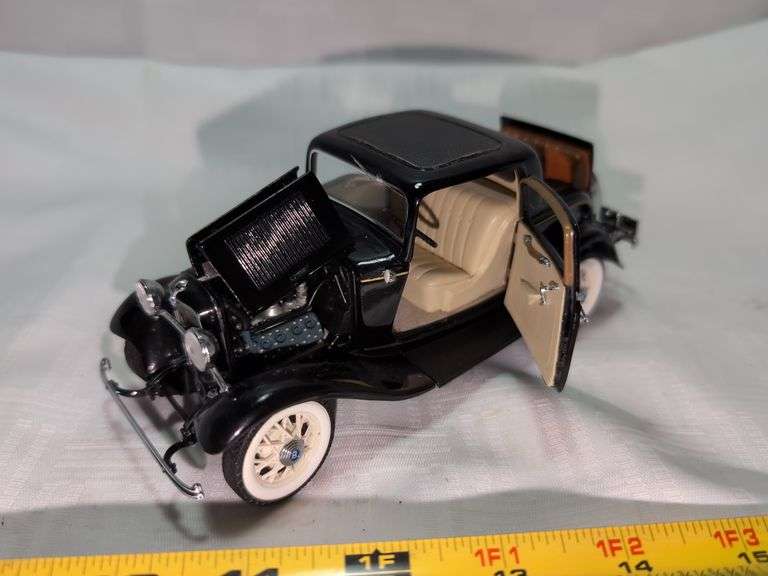 1932 FORD DIECAST CAR MODEL