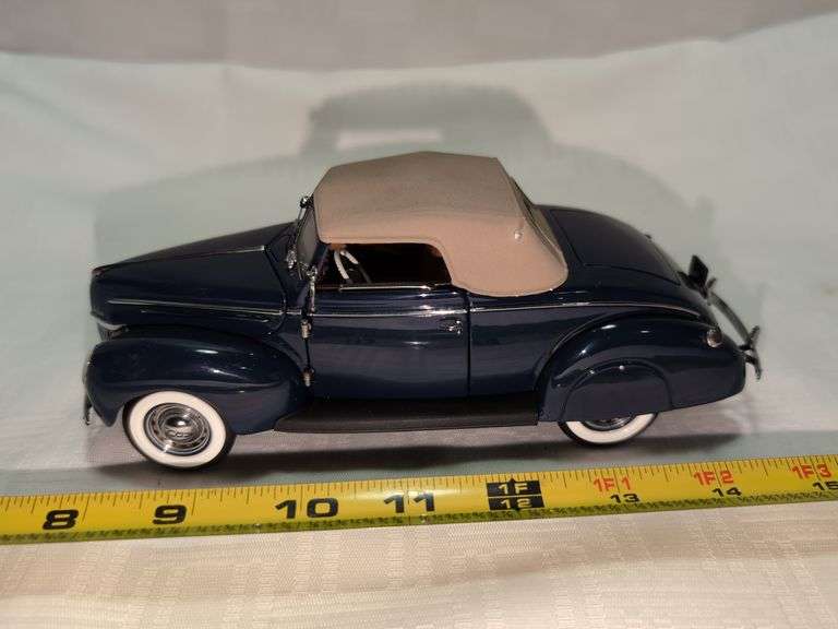 1939 FORD DELUXE CONVERTIBLE COUPE DIECAST CAR MODEL