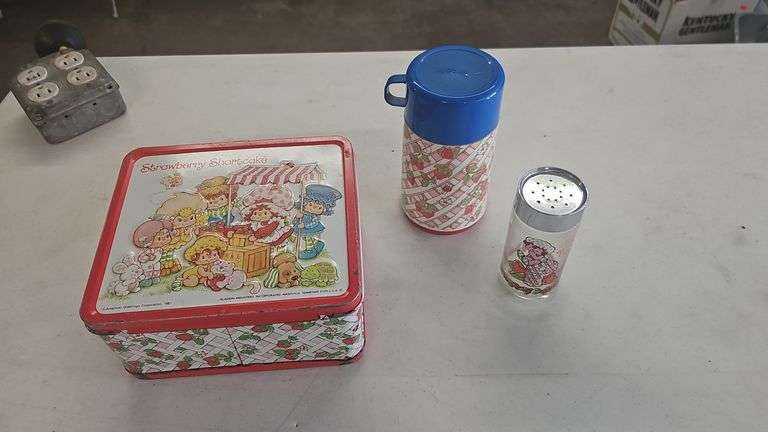VINTAGE STRAWBERRY SHORTCAKE LUNCH BOX, THERMOS, SHAKER