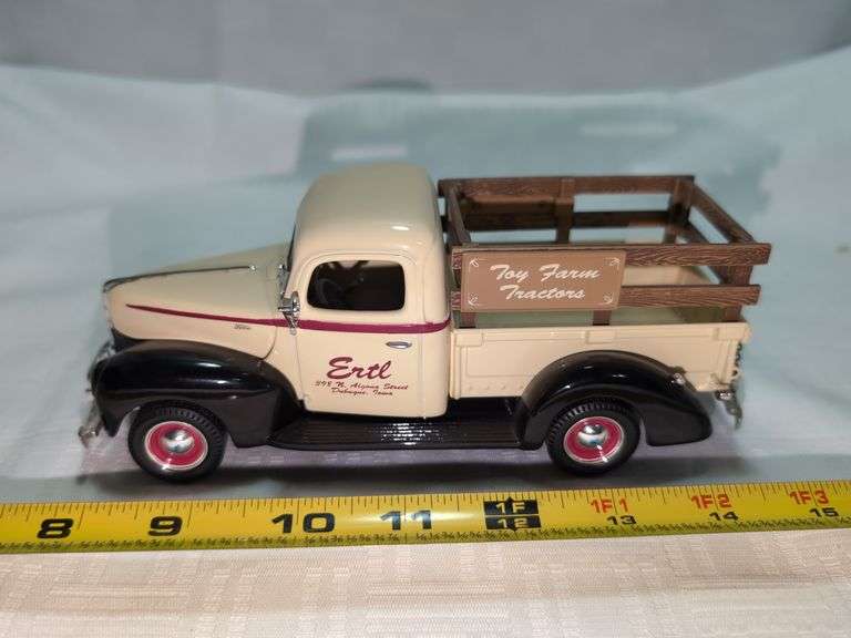 1940 FORD DIECAST PICKUP TRUCK MODEL