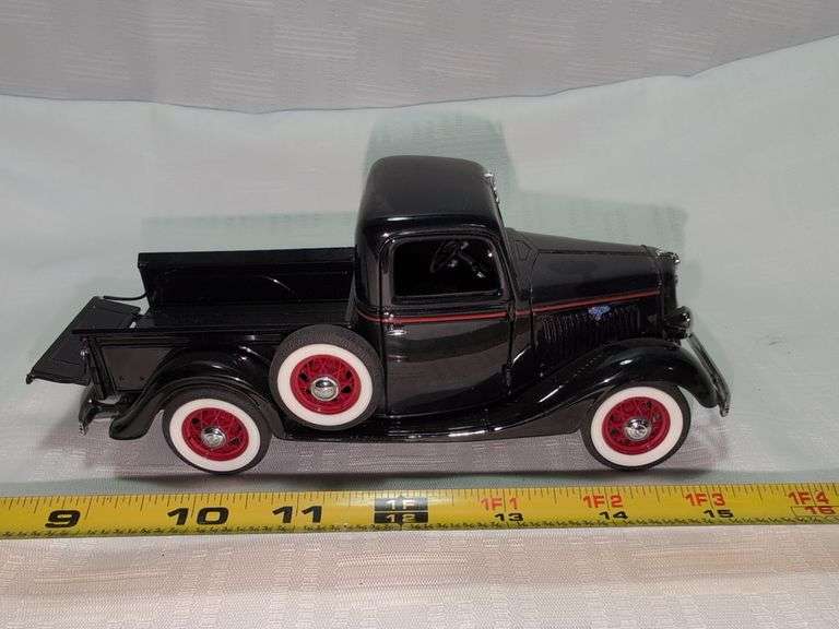 1935 FORD DIECAST PICKUP TRUCK MODEL