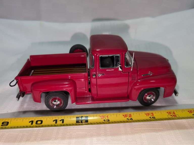 1956 FORD F-100 DIECAST PICKUP TRUCK MODEL