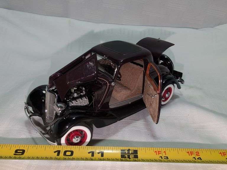 1933 FORD DELUXE COUPE DIECAST CAR MODEL ((1) HEADLIGHT NEEDS REPAIR)