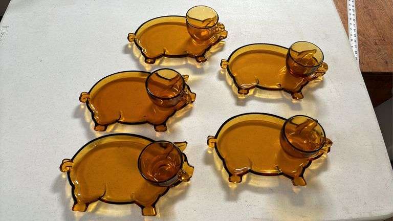VINTAGE AMBER GLASS PIG SNACK PLATES