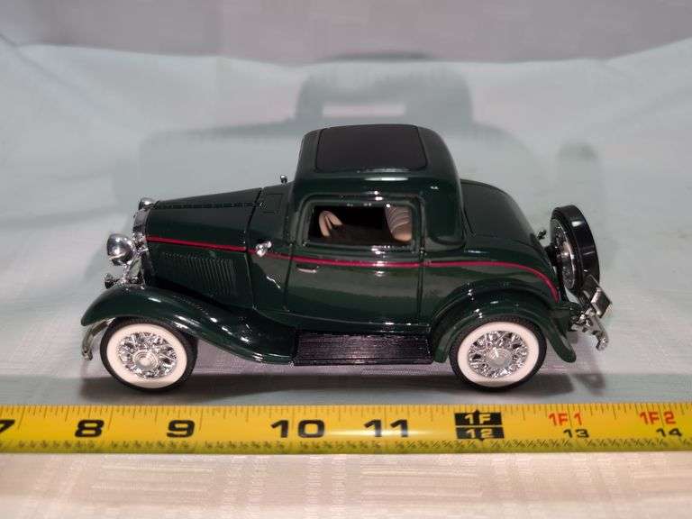 1932 FORD 3-WINDOW COUPE DIECAST CAR MODEL