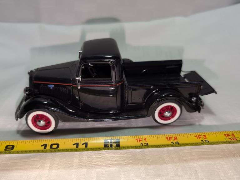 1935 FORD DIECAST PICKUP TRUCK MODEL