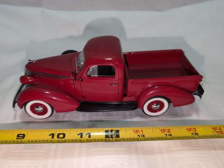 1937 STUDEBAKER DIECAST PICKUP TRUCK MODEL