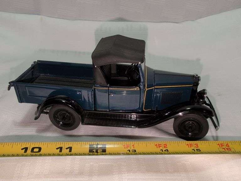 1931 CHEVROLET ROADSTER DIECAST PICKUP TRUCK MODEL