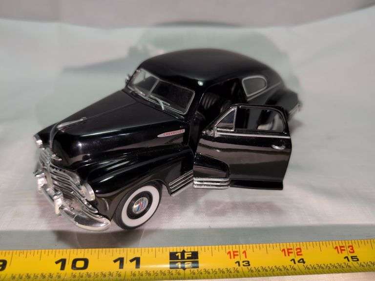 1947 CHEVROLET AEROSEDAN FLEETLINE DIECAST CAR MODEL