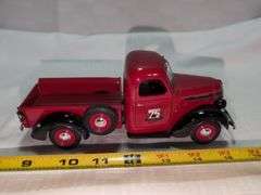 1938 INTERNATIONAL D-2 DIECAST PICKUP TRUCK MODEL