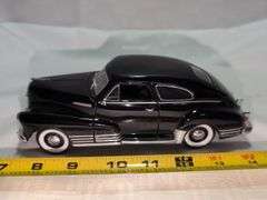 1947 CHEVROLET AEROSEDAN FLEETLINE DIECAST CAR MODEL