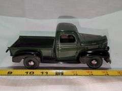 1941 PLYMOUTH DIECAST PICKUP TRUCK MODEL