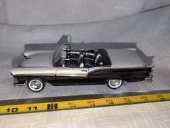 1957 FORD FAIRLANE 500 SKYLINER DIECAST CAR MODEL