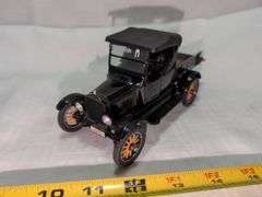1925 FORD MODEL T RUNABOUT DIECAST CAR MODEL