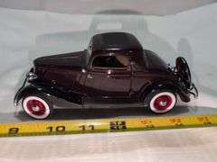 1933 FORD DELUXE COUPE DIECAST CAR MODEL ((1) HEADLIGHT NEEDS REPAIR)