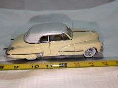 1947 CADILLAC SERIES 62 DIECAST CAR MODEL
