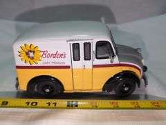 1950 BORDEN'S MILK DIECAST DELIVERY TRUCK MODEL