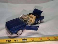 1964-1/2 FORD MUSTANG CONVERTIBLE DIECAST CAR MODEL