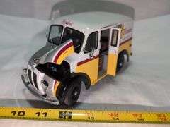 1950 BORDEN'S MILK DIECAST DELIVERY TRUCK MODEL