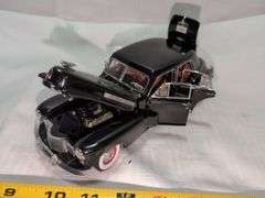 1941 CADILLAC FLEETWOOD SERIES 60 SPECIAL DIECAST CAR MODEL