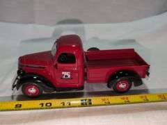 1938 INTERNATIONAL D-2 DIECAST PICKUP TRUCK MODEL