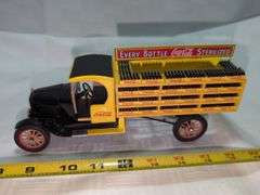 1927 COCA-COLA DIECAST DELIVERY TRUCK MODEL