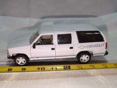1994 CHEVROLET SUBURBAN DIECAST CAR MODEL
