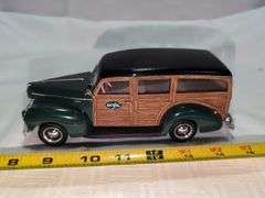1940 FORD WOODY WAGON DIECAST CAR MODEL