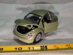 1998 VOLKSWAGEN NEW BEETLE DIECAST CAR MODEL