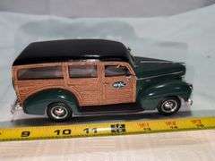 1940 FORD WOODY WAGON DIECAST CAR MODEL