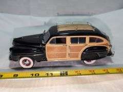 1942 CHRYSLER TOWN & COUNTRY DIECAST CAR MODEL