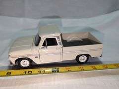 1966 CHEVROLET C10 DIECAST PICKUP TRUCK MODEL