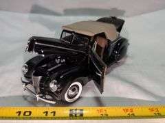 1940 FORD DELUXE CONVERTIBLE DIECAST CAR MODEL