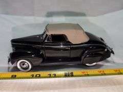 1940 FORD DELUXE CONVERTIBLE DIECAST CAR MODEL