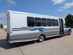 2011 FORD F-550 SUPER DUTY 22-PASSENGER DIESEL BUS (SHOWING: 139,729 MILES)