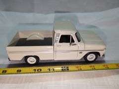 1966 CHEVROLET C10 DIECAST PICKUP TRUCK MODEL