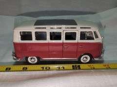 1962 VOLKSWAGEN VAN SAMBA DIECAST CAR MODEL