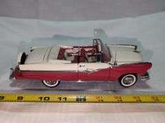 1956 FORD FAIRLANE SUNLINER DIECAST CAR MODEL