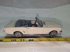1966 FORD MUSTANG CONVERTIBLE DIECAST CAR MODEL