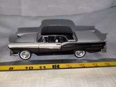 1957 FORD FAIRLANE 500 SKYLINER DIECAST CAR MODEL