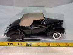 1940 FORD DELUXE CONVERTIBLE DIECAST CAR MODEL